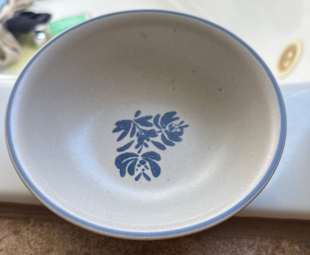 Blue and white PFALZGRAFT vintage Yorktown dinnerware set